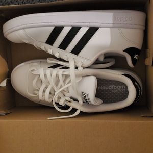 Mens US size 8 Adidas brand new tennis shoes